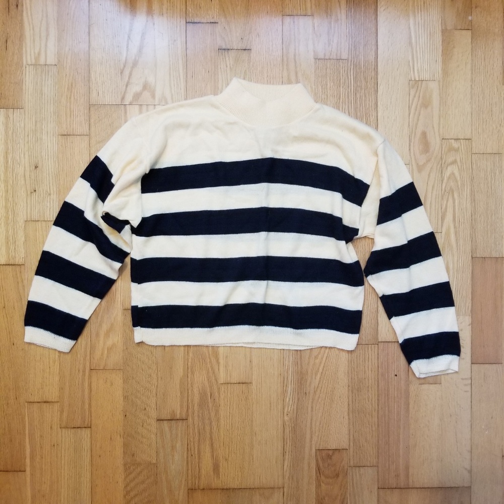 Pinwheel Bumblebee Striped Cropped Sweater